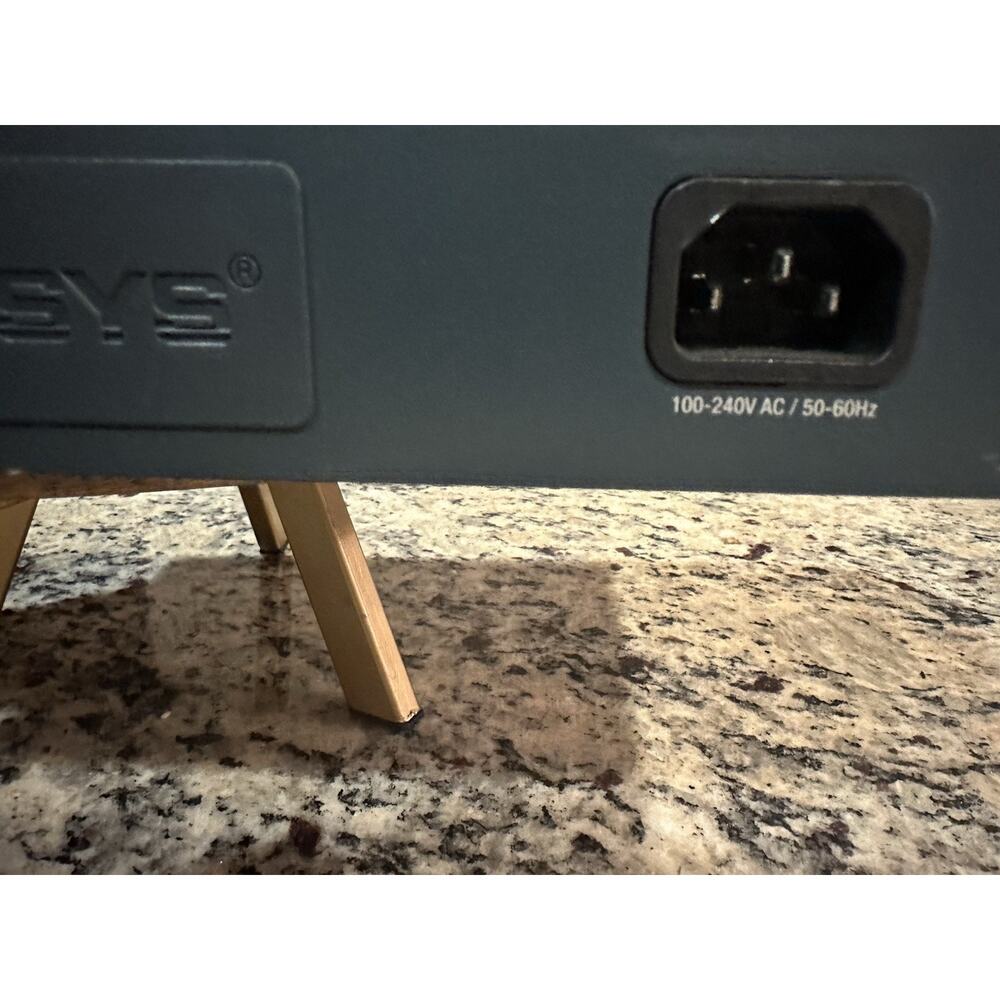 Linksys RV082 100 Mbps 8-Port 10/100 VPN Router Tested Works! - Picture 8 of 8